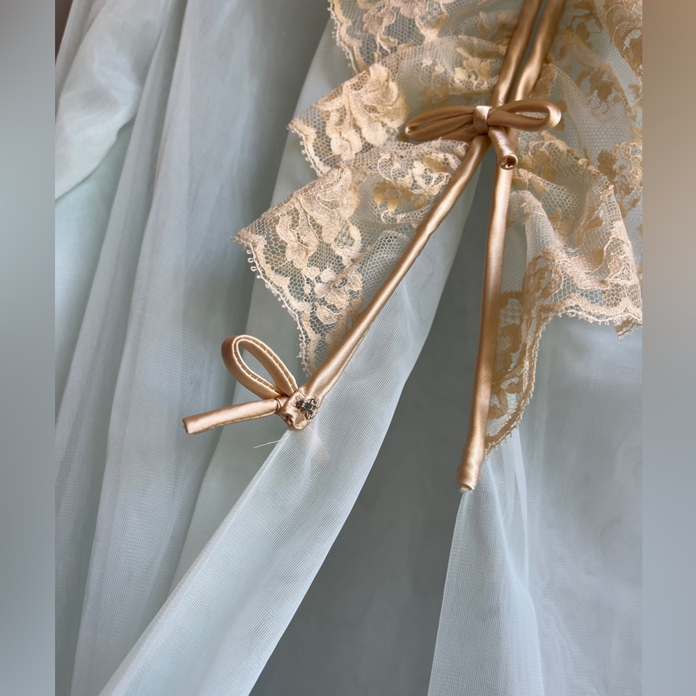 Vintage Vanity Fair 1960’s Mint Blue peignoir negligée nightie/robe set - Picture 9 of 11